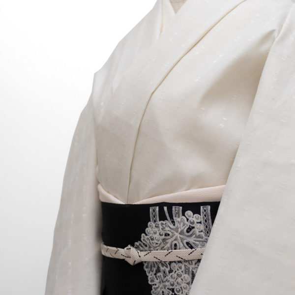横山俊一郎さんの三才山紬「別注の白」をコーディネートする | 千成堂着物店 公式ブログ