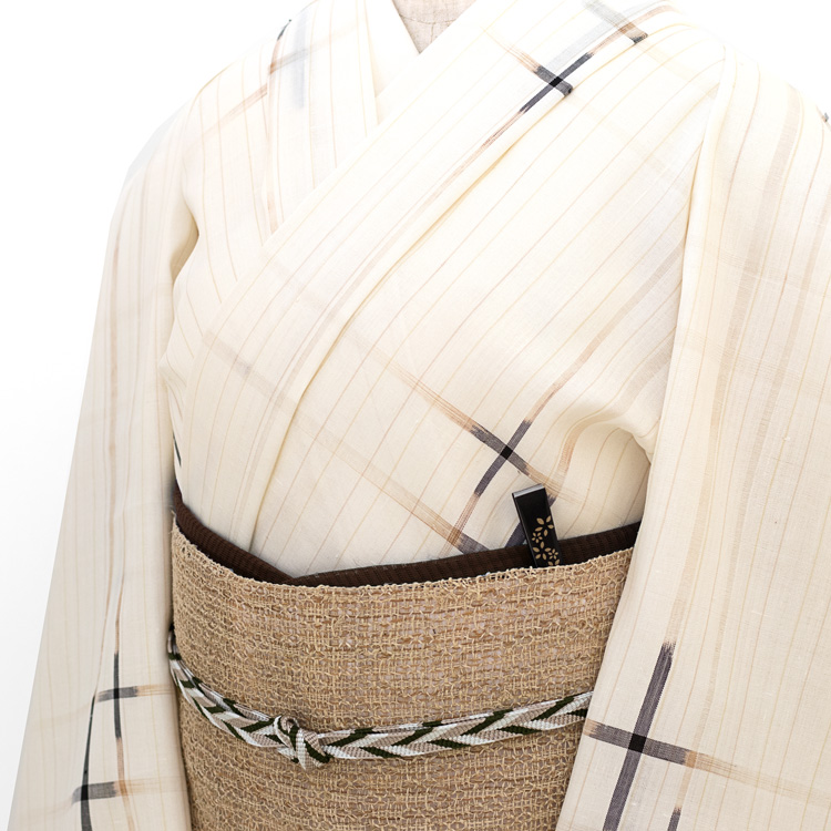 本場琉球絣 着尺 「風車」 大城一夫 と出羽の織座・戸屋優 草布帯のコーディネート