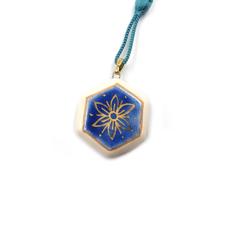 五福佳菜子 帯飾り「六角青花」 千成堂着物店 別注のアップ 裏