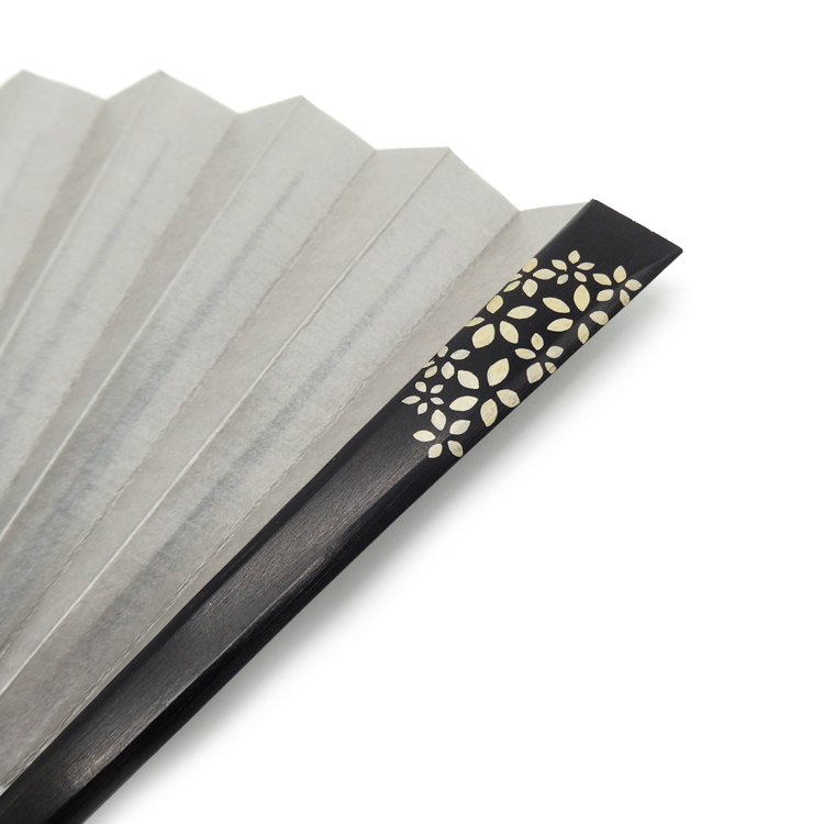 橋爪玲子 蒔絵の扇子 「花あかり」 千成堂別注色 黒染の竹(黒系) 銀蒔絵アップ