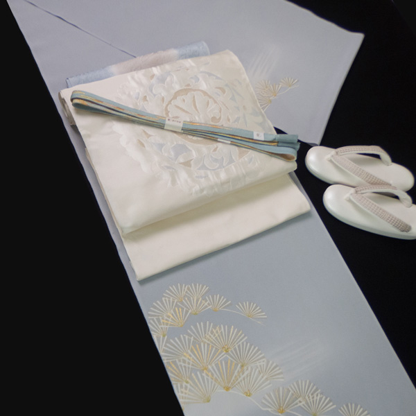洛風林 「レリーフ」 九寸名古屋帯 膨れ織 白よごしに金糸と白花