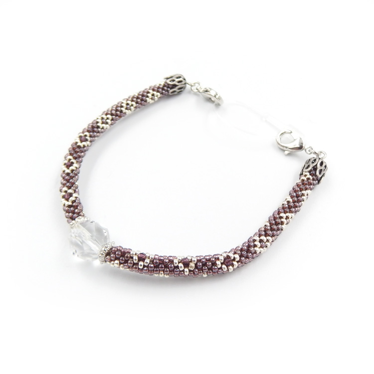 濱守櫻子（Sakuraco）さんに別注したビーズクロッシェの羽織紐 紫系