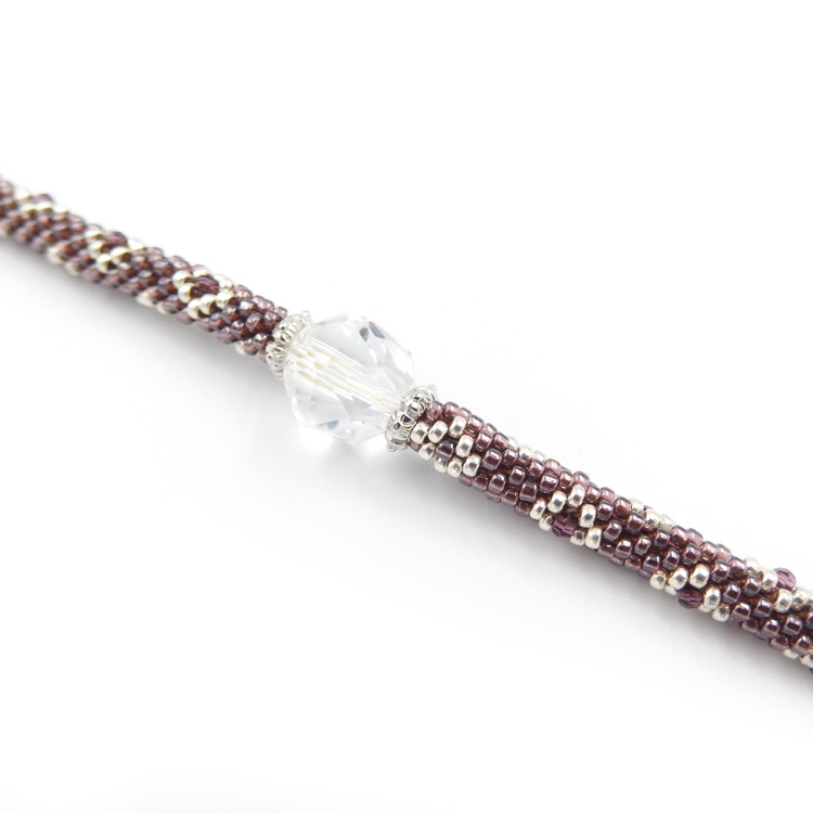 濱守櫻子（Sakuraco）さんに別注したビーズクロッシェの羽織紐 クリスタルのアップ