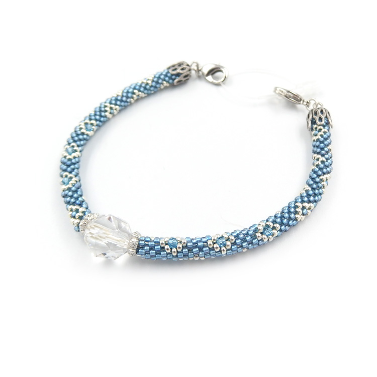 濱守櫻子（Sakuraco）さんに別注したビーズクロッシェの羽織紐 青系