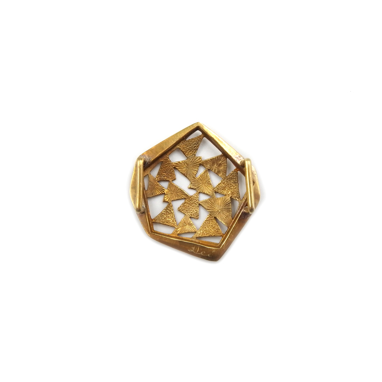 桑山明美(aei) 帯留 「木漏れ日の万華鏡」 brass(真鍮) の裏