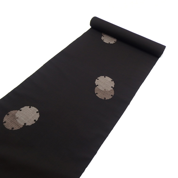 本場大島紬 「15半ヨミ・カタス9マルキ・雪輪重ねの地空き」純泥染 雪輪 純絹手織り 川口織物 鉄黒