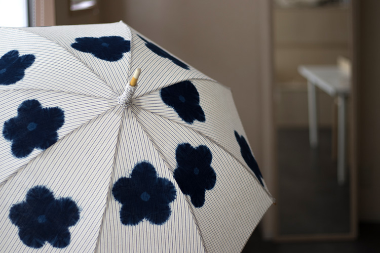 平敷慶彦（琉球藍染工房）にリクエストした木綿の日傘