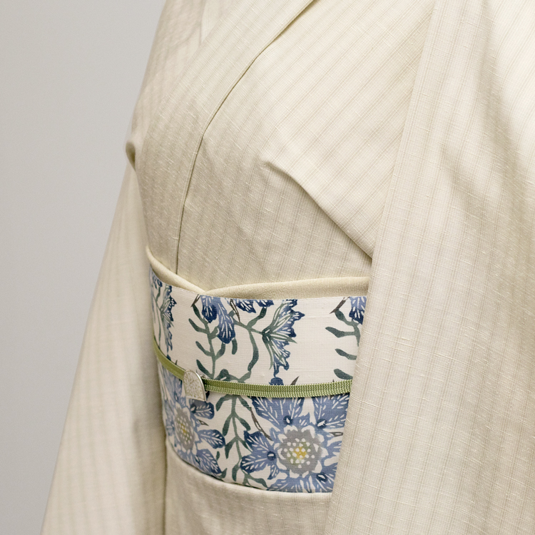 亀本冴さんの型染帯に柳川千秋さんの紬を合わせたコーディネート